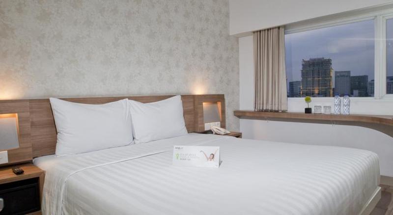 Whiz Hotel Cikini Джакарта Экстерьер фото