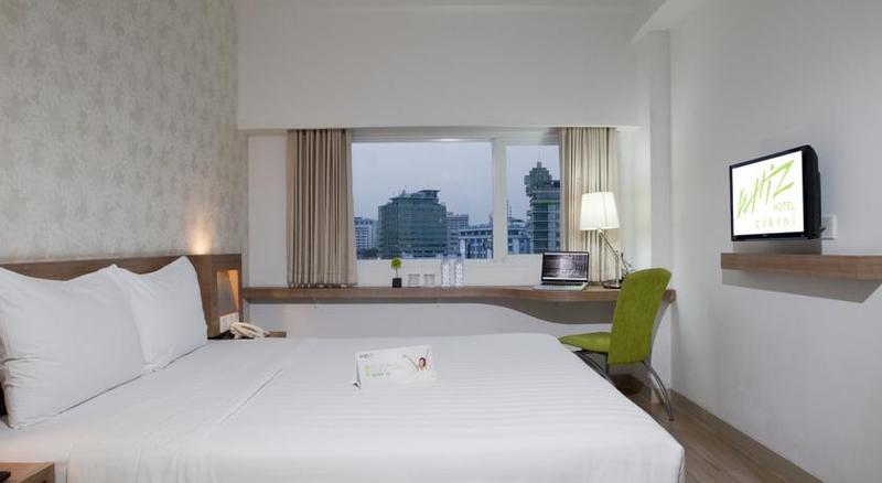 Whiz Hotel Cikini Джакарта Экстерьер фото