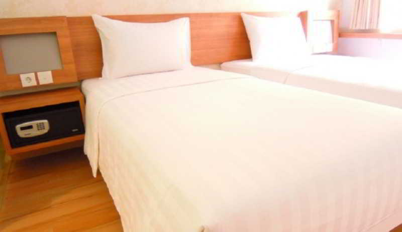 Whiz Hotel Cikini Джакарта Экстерьер фото