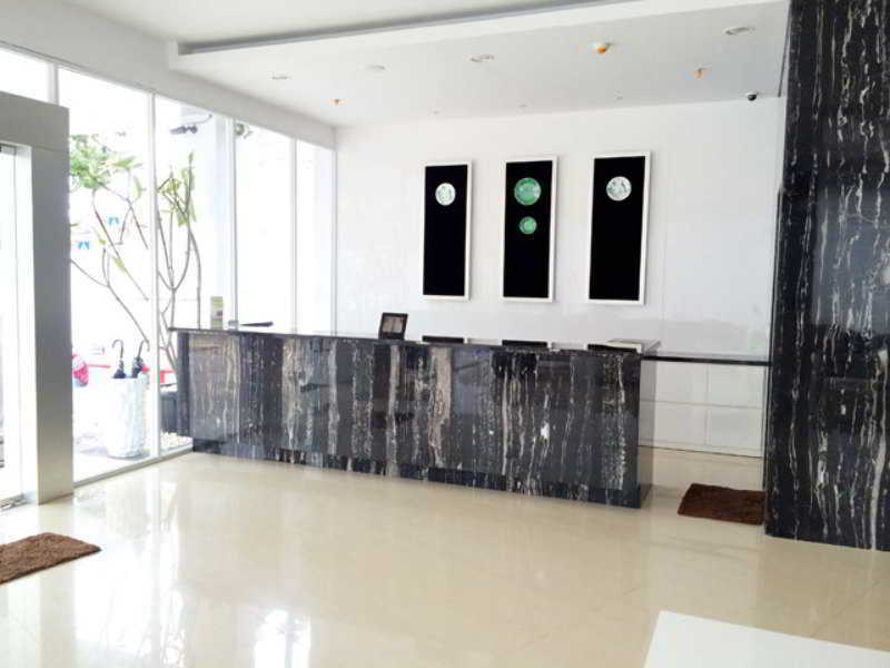 Whiz Hotel Cikini Джакарта Экстерьер фото